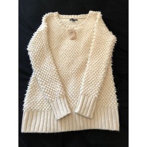 American Eagle Cream Popcorn Sweater Small
